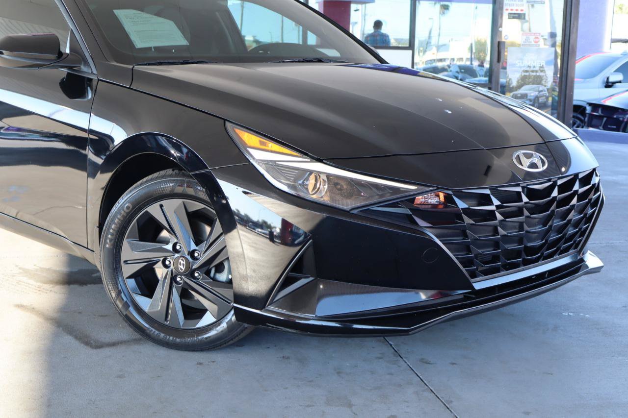 Used 2023 Hyundai Elantra SEL FWD image 2