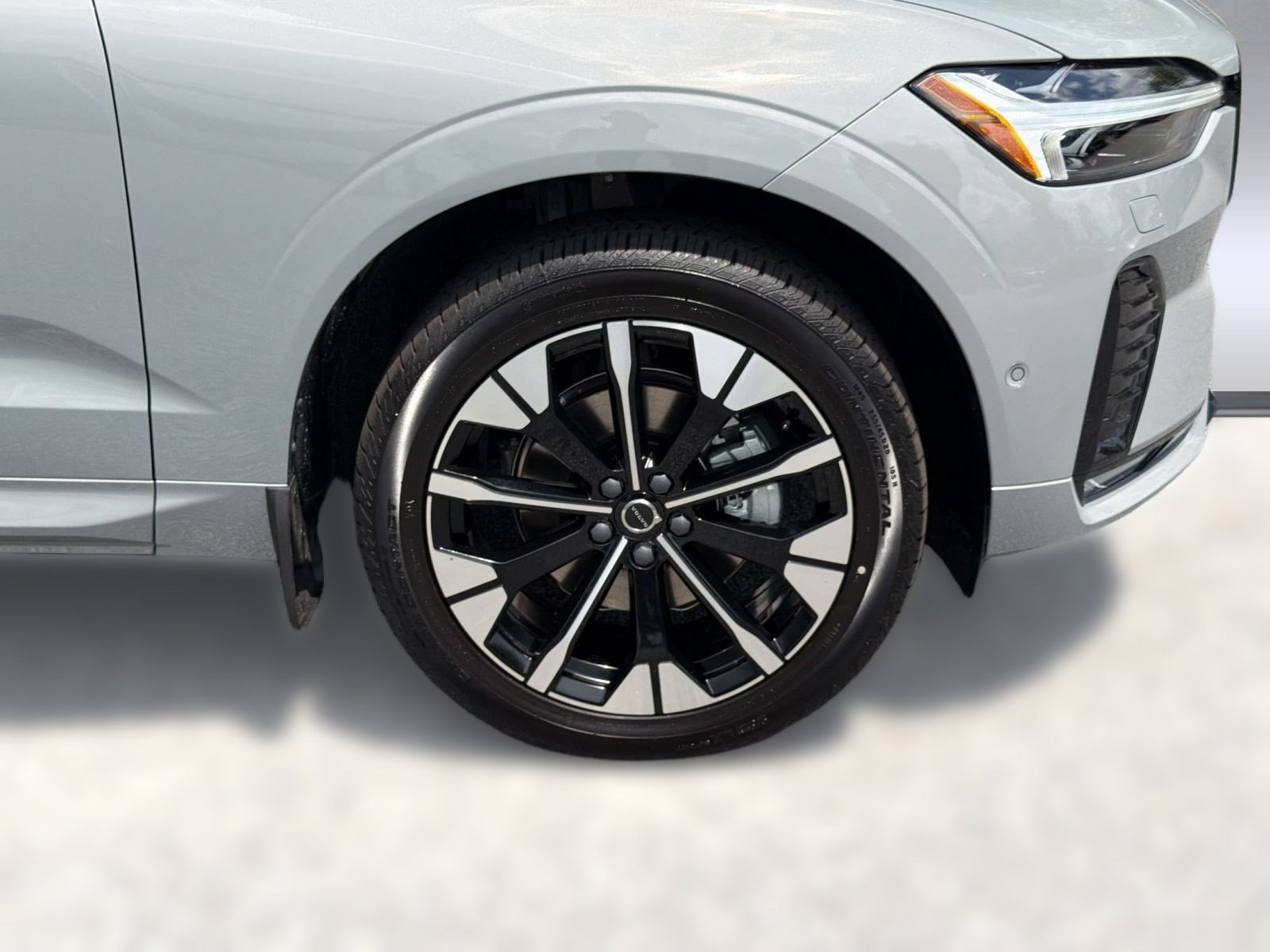 New 2026 Volvo XC60 B5 Plus w/ Climate Package AWD/4WD image 12