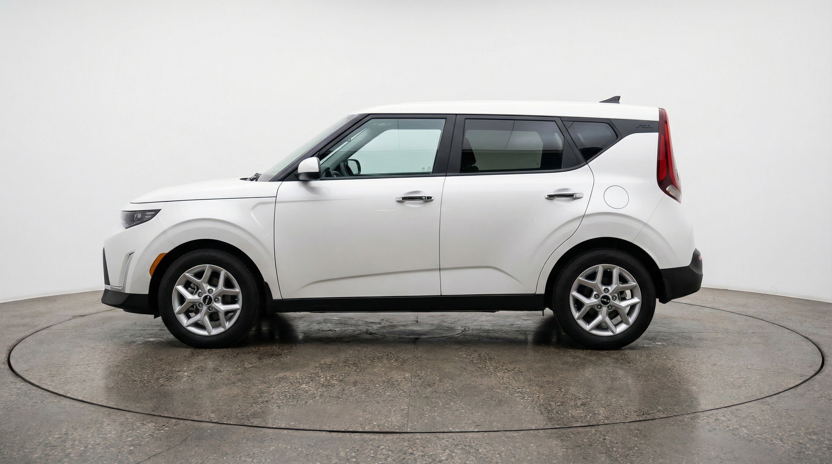 Used 2025 Kia Soul LX w/ LX Technology Package image 5