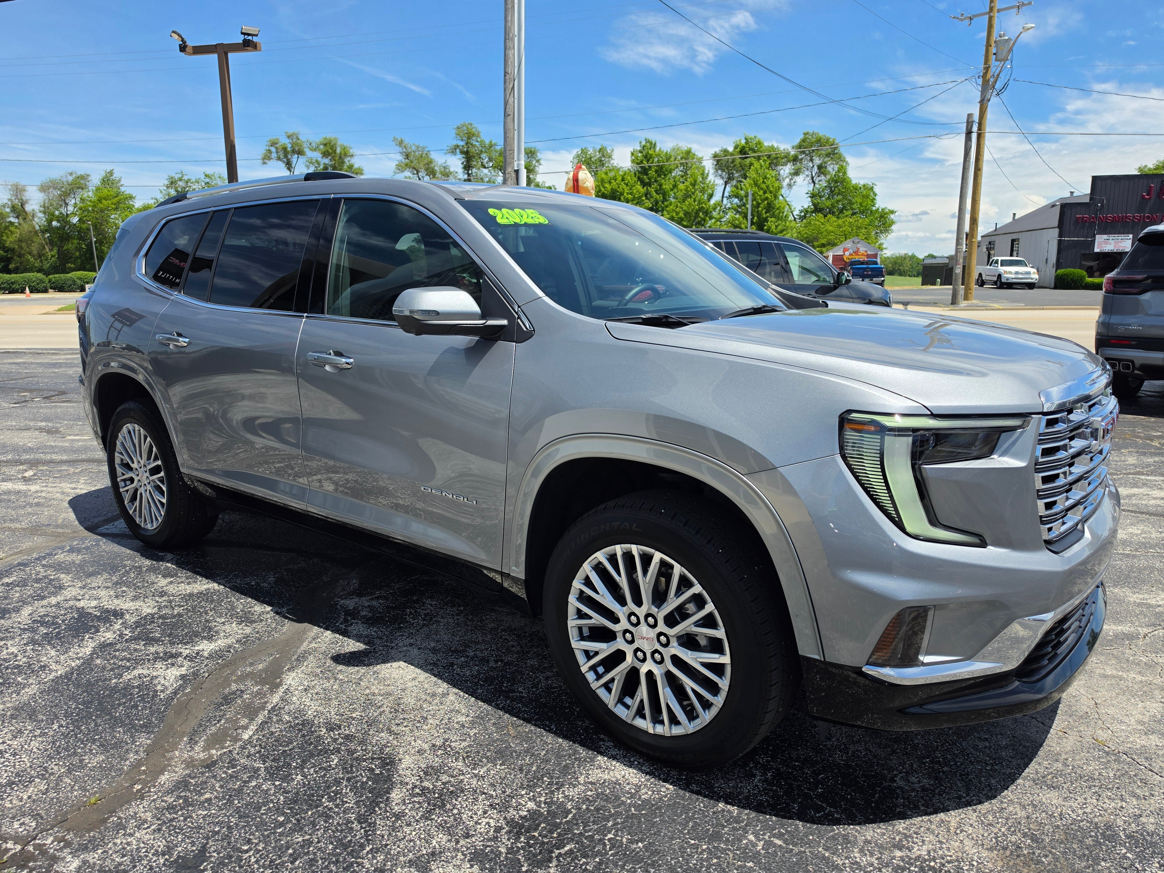 Used 2025 GMC Acadia Denali FWD image 3