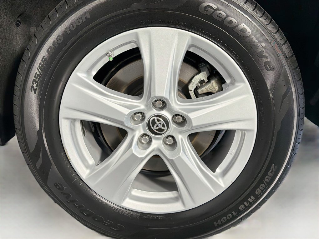 Used 2023 Toyota Highlander LE FWD image 32