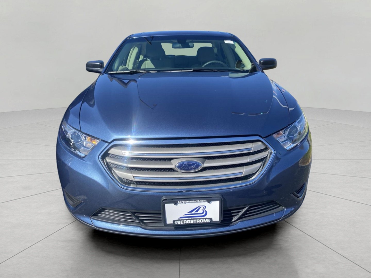 Used 2018 Ford Taurus SE FWD image 3