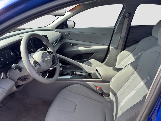Used 2025 Hyundai Elantra SE image 9
