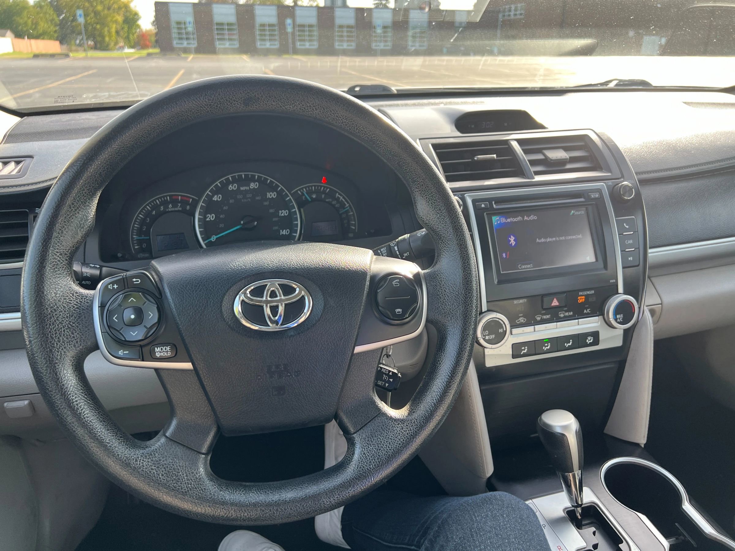 Used 2014 Toyota Camry LE FWD image 39