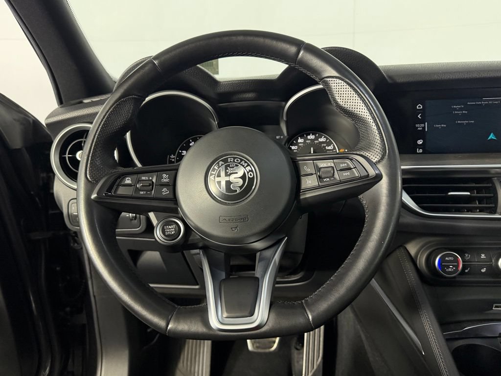 Used 2023 Alfa Romeo Stelvio Ti AWD/4WD image 16