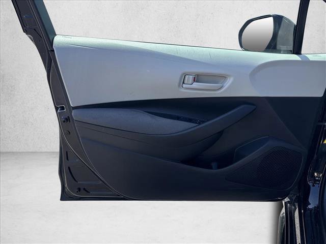 Used 2025 Toyota Corolla LE FWD image 11