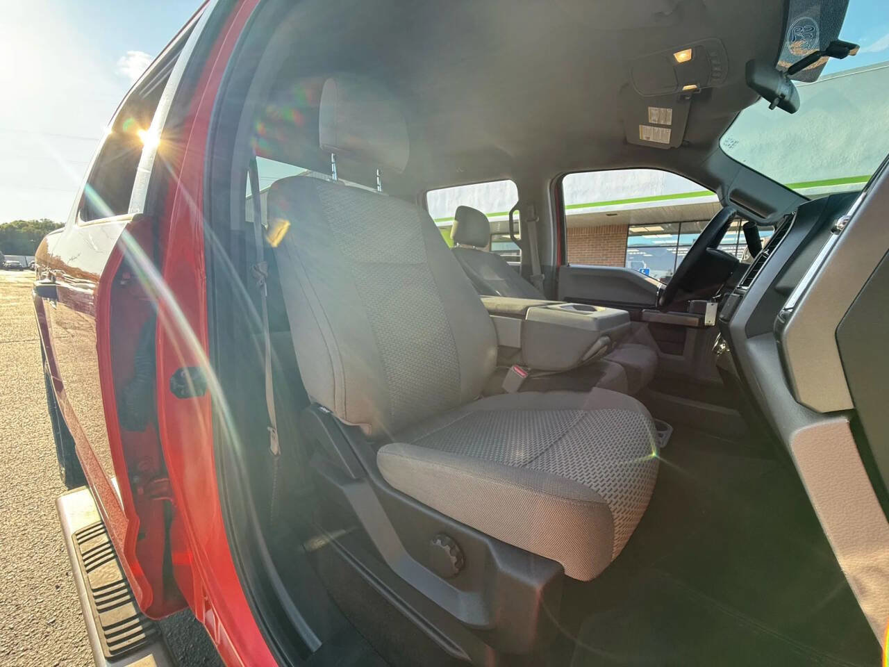 Used 2015 Ford F150 XLT image 14