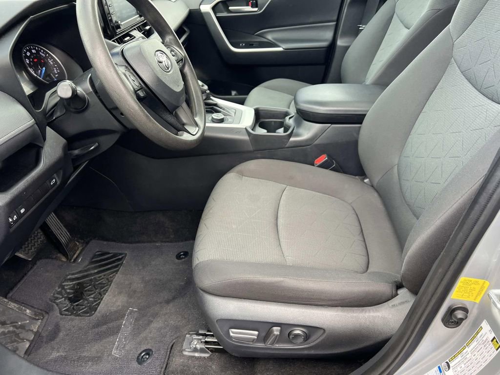 Used 2021 Toyota RAV4 XLE w/ Convenience Package image 19
