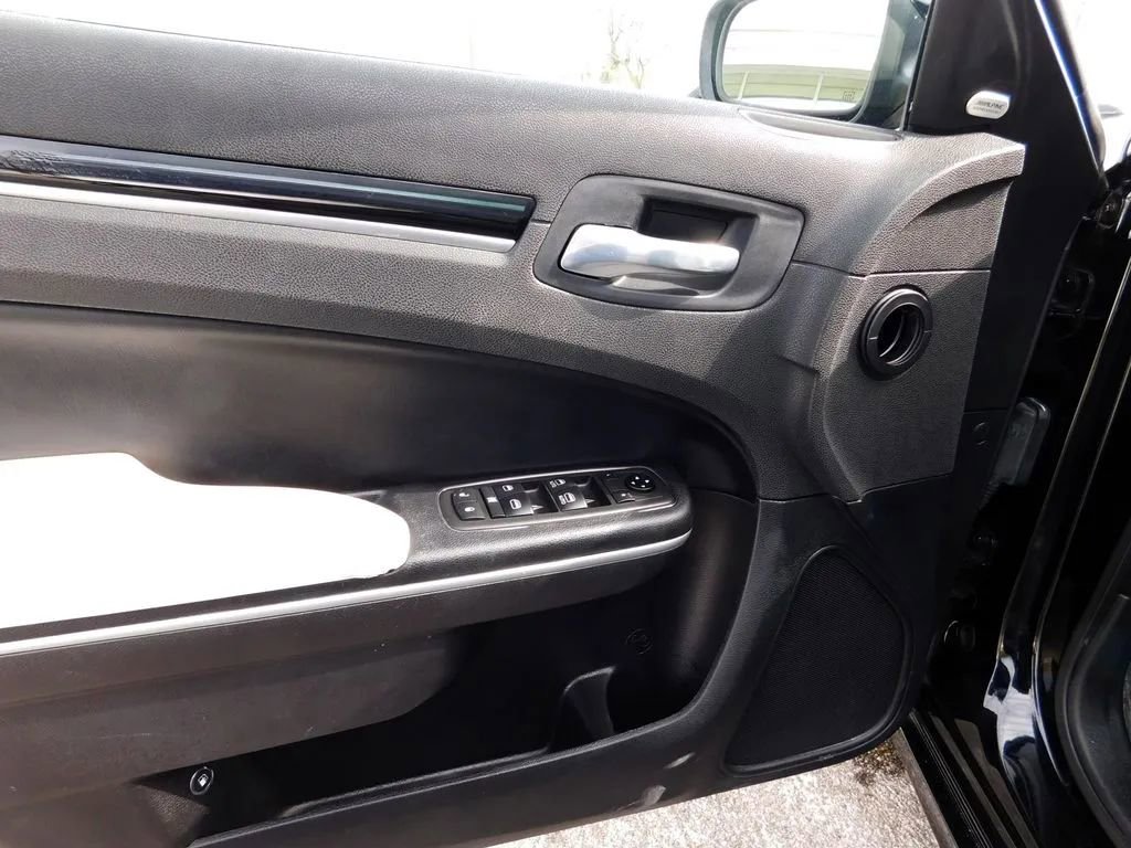 Used 2021 Chrysler 300 S w/ S Model Appearance Package image 15