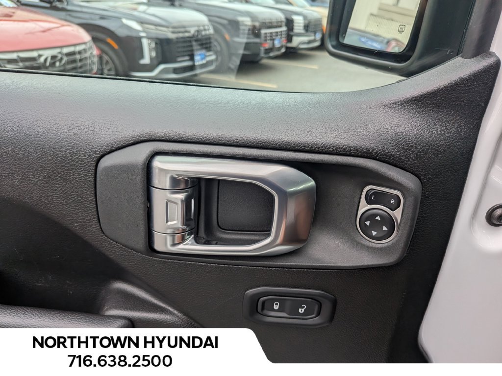 Used 2026 Jeep Wrangler Unlimited Rubicon AWD/4WD image 24