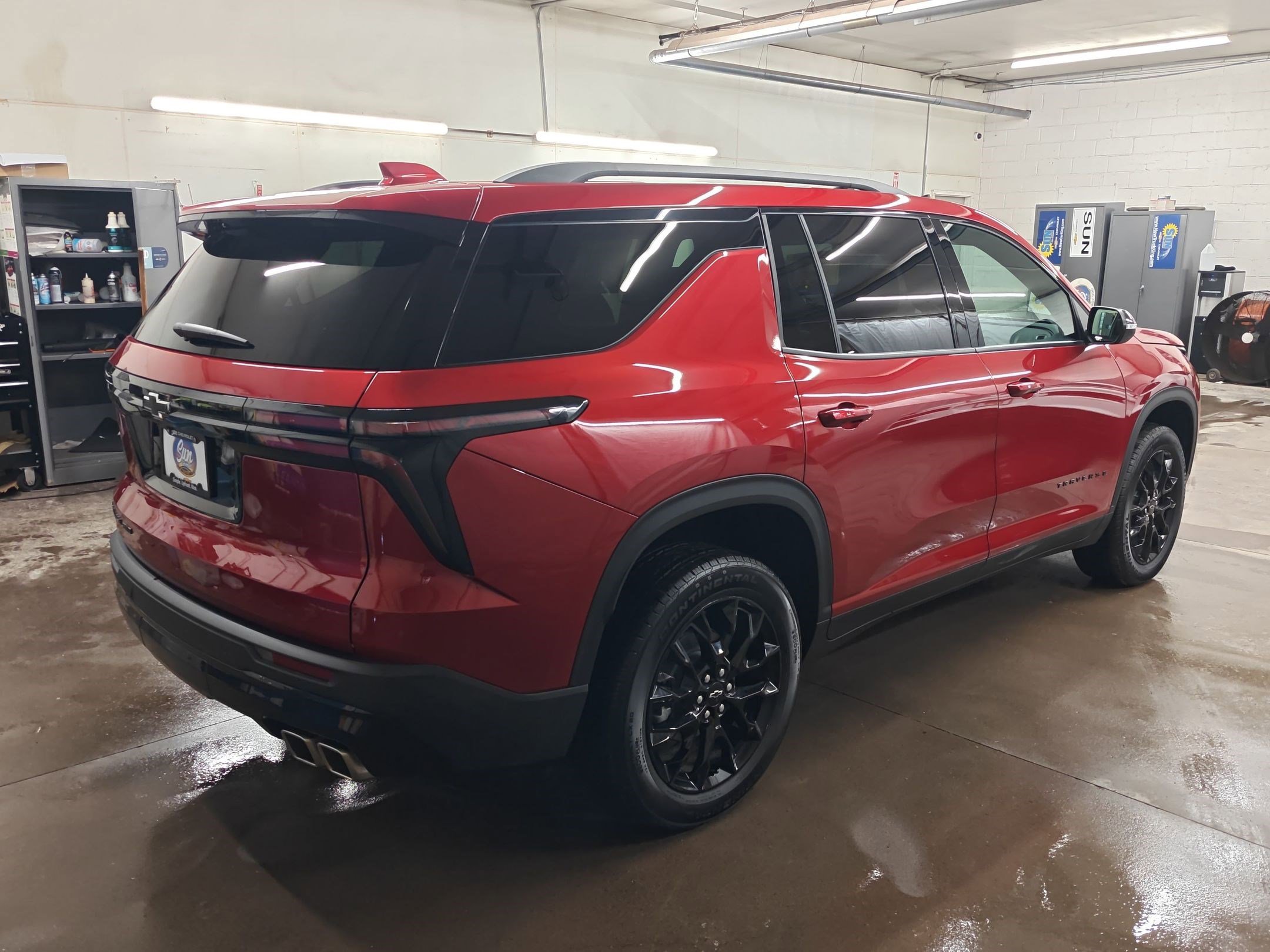 Used 2025 Chevrolet Traverse LT w/ Midnight/Sport Edition image 9