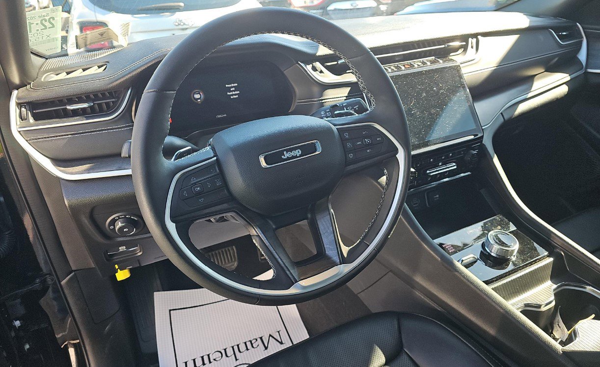 Used 2024 Jeep Grand Cherokee L Limited w/ Luxury Tech Group II image 9