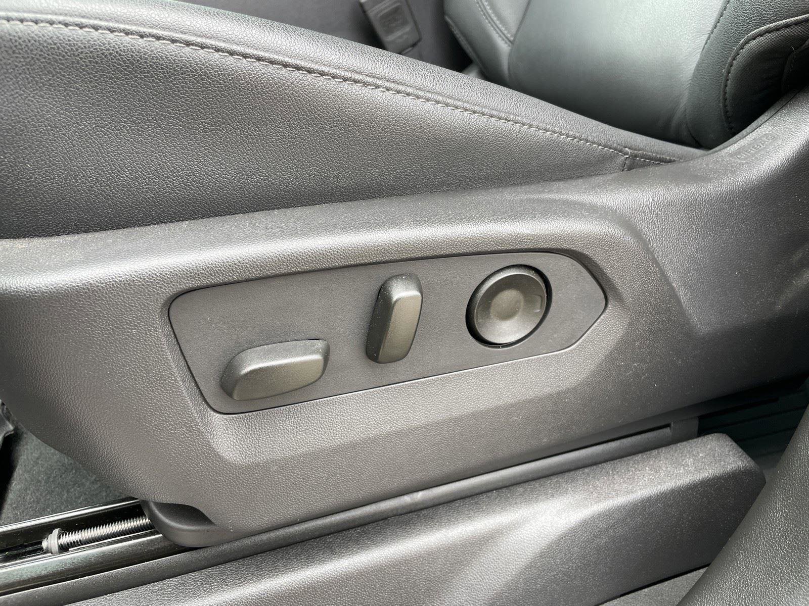 Used 2025 Chevrolet Silverado 1500 LT image 11