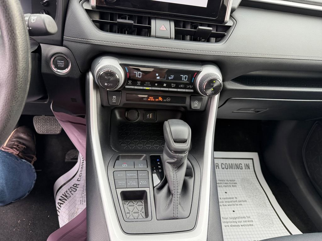 Used 2025 Toyota RAV4 XLE image 15
