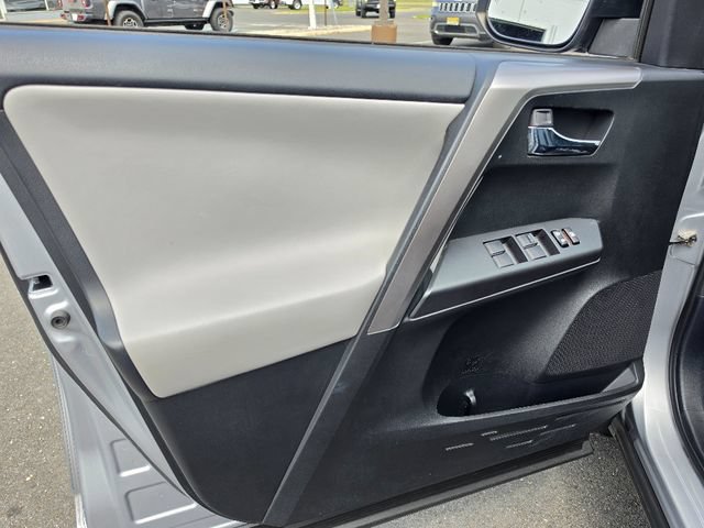 Used 2017 Toyota RAV4 XLE w/ Convenience Package AWD/4WD image 19