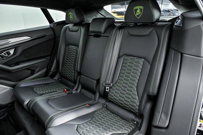Used 2022 Lamborghini Urus AWD/4WD image 25