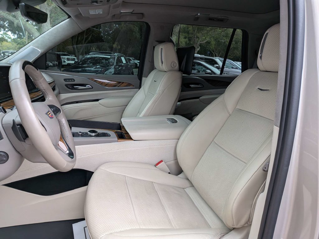 Certified 2023 Cadillac Escalade Premium Luxury Platinum w/ LPO, Radiant Package AWD/4WD image 24