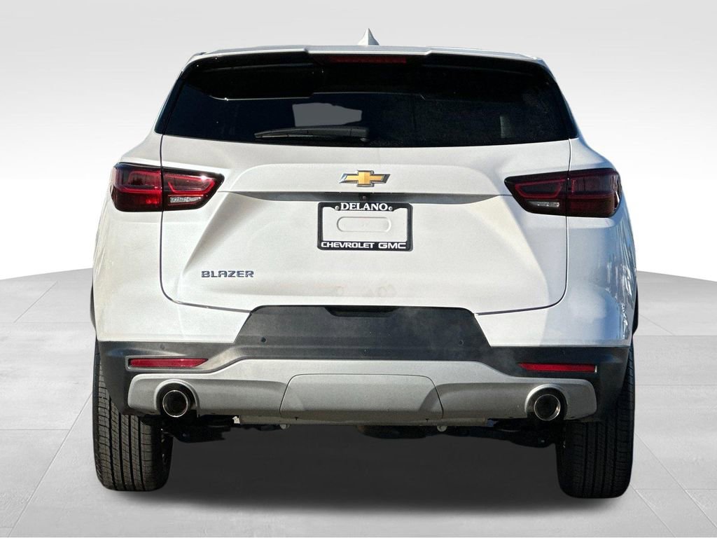 Used 2025 Chevrolet Blazer LT w/ Driver Confidence Package FWD image 4