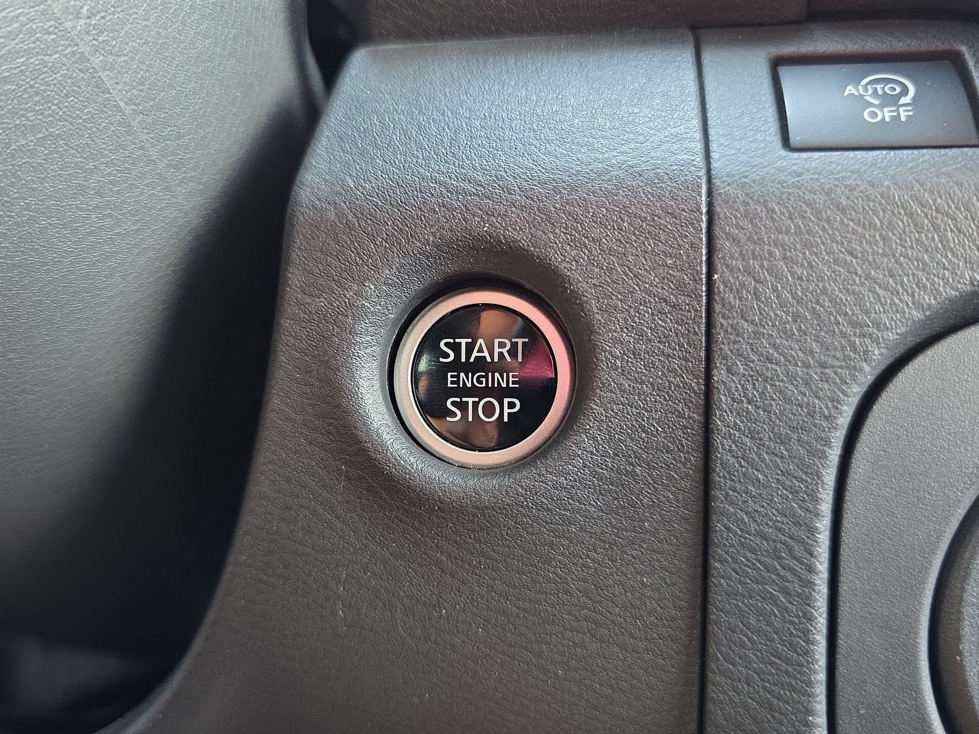 Used 2025 Nissan Frontier SV w/ SV Convenience Package RWD image 25