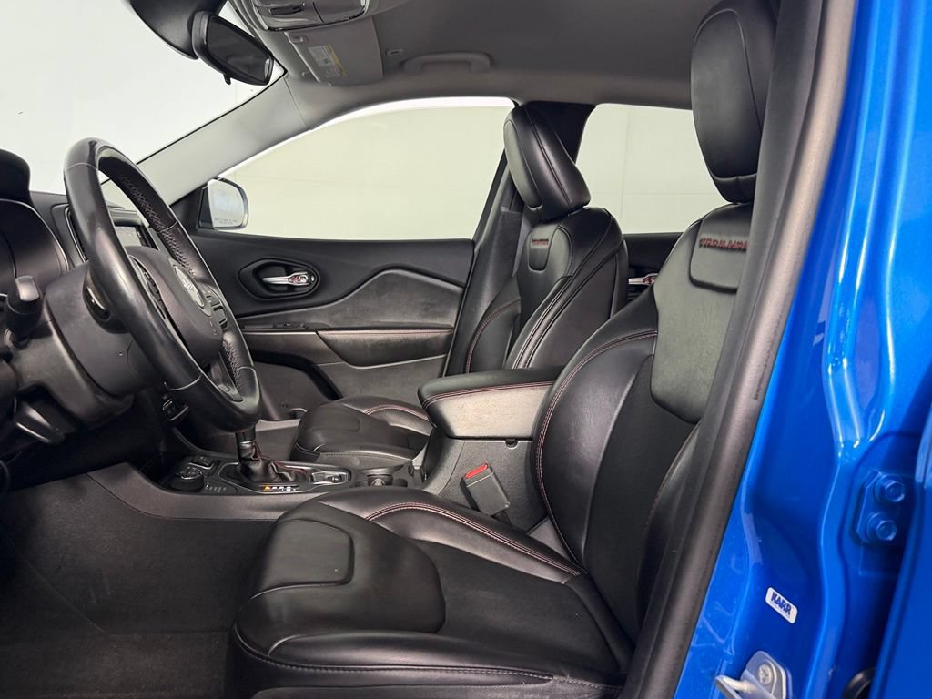 Used 2019 Jeep Cherokee Trailhawk w/ Cold Weather Group AWD/4WD image 20