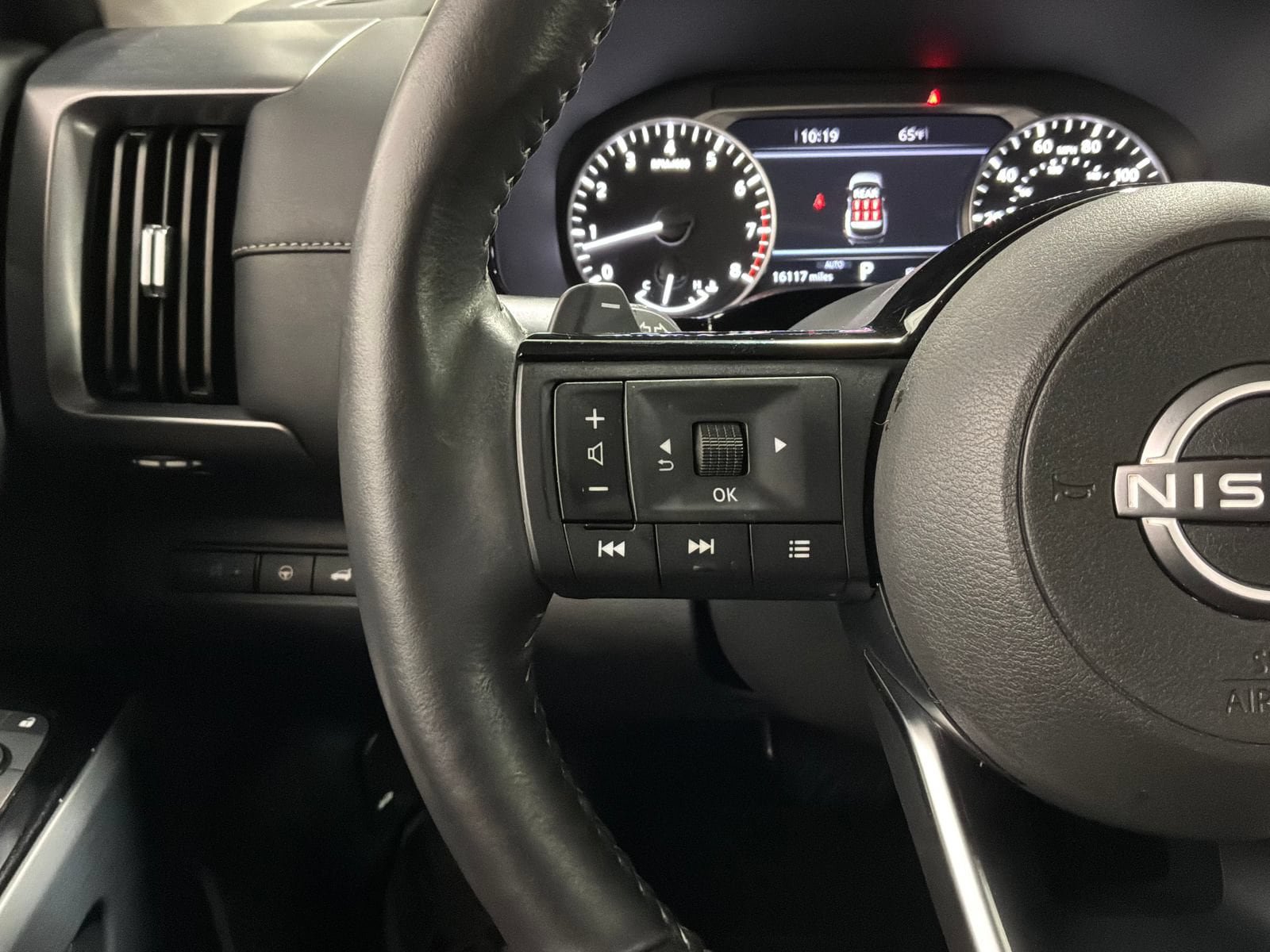 Used 2025 Nissan Pathfinder SL w/ Cargo Package AWD/4WD image 18