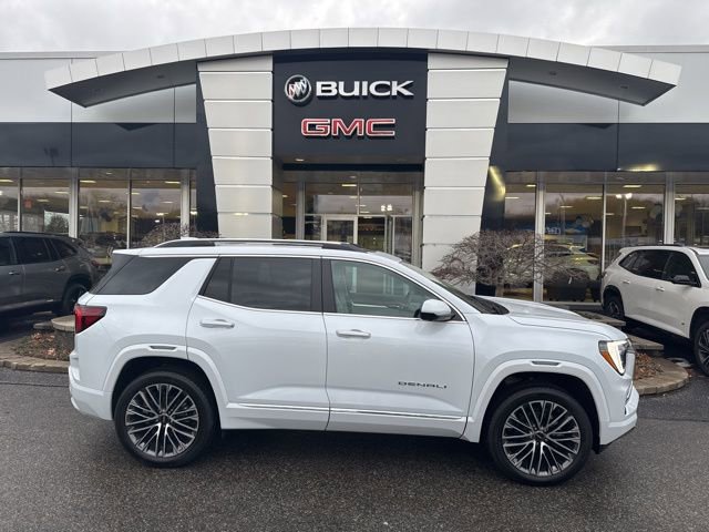 New 2026 GMC Terrain Denali w/ LPO, Floor Liner Package image 32