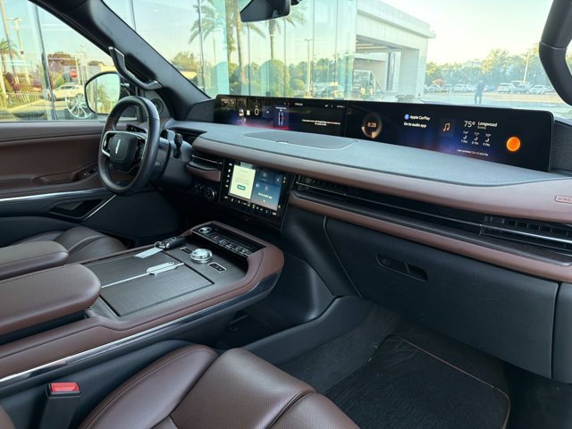 Certified 2026 Lincoln Navigator L Reserve AWD/4WD image 18