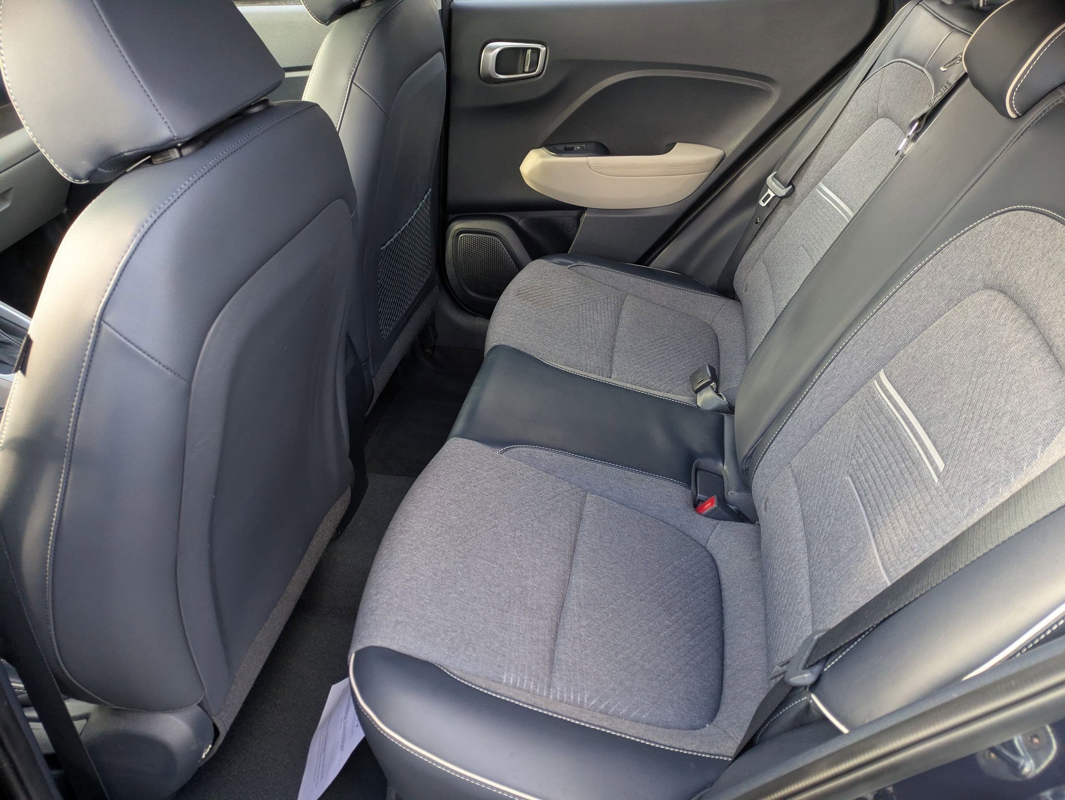 Certified 2021 Hyundai Venue image 22