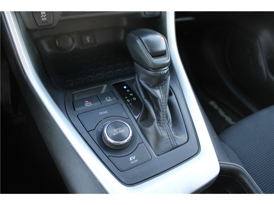 Used 2020 Toyota RAV4 LE w/ All Weather Liner Package image 25