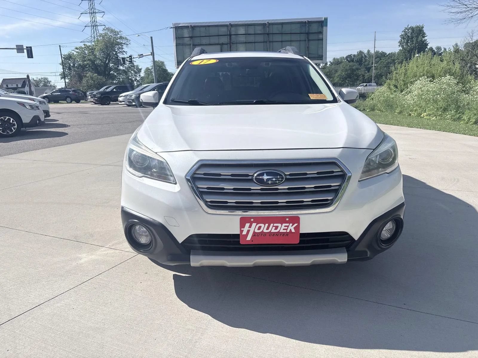 Used 2017 Subaru Outback 2.5i Limited AWD/4WD image 2