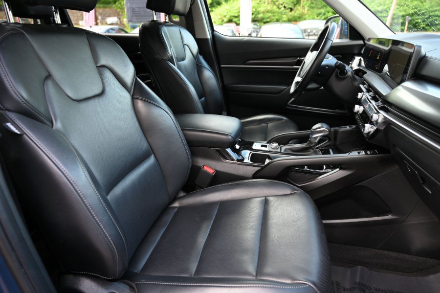 Used 2025 Kia Telluride S FWD image 24