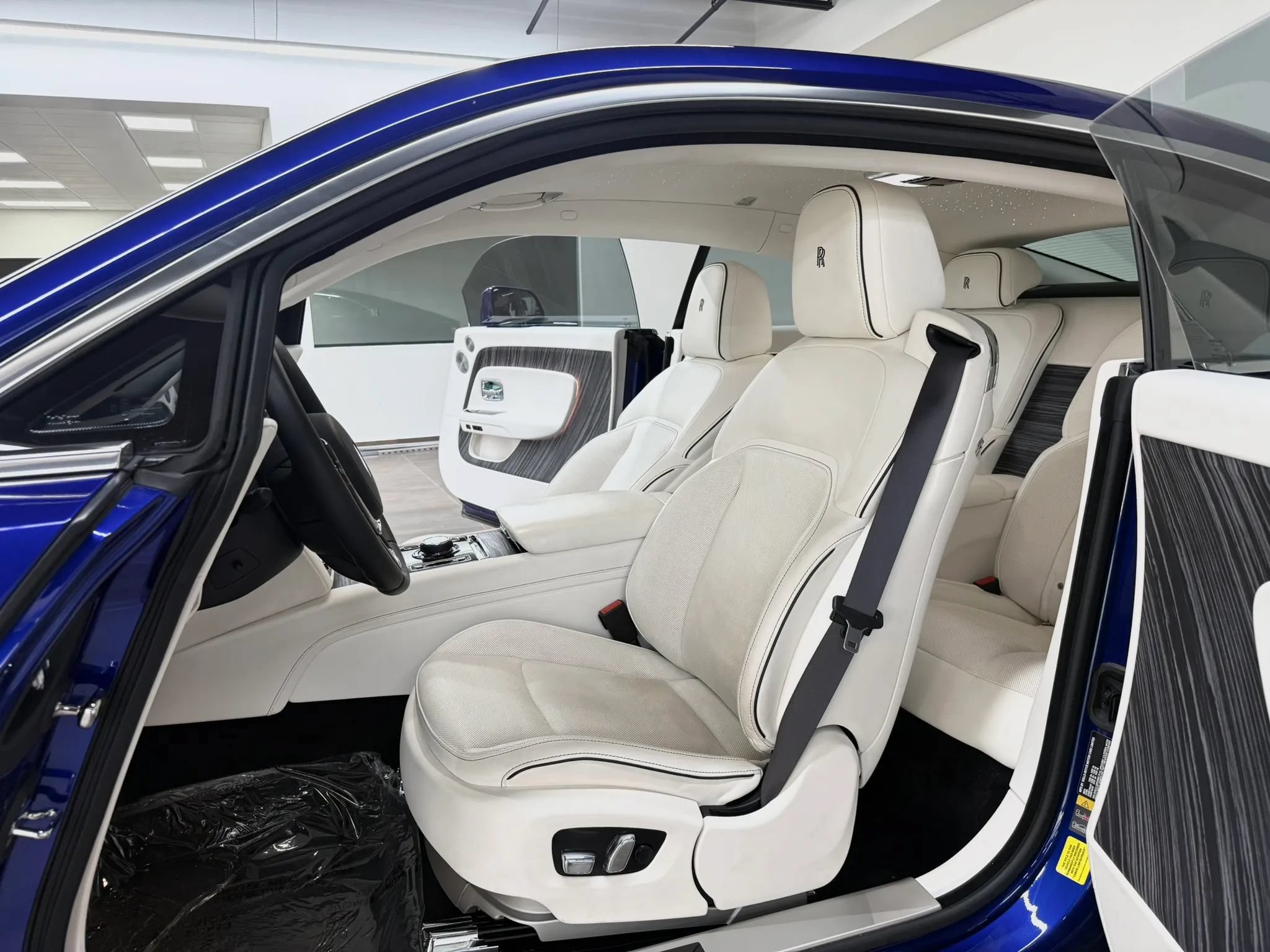 Used 2025 Rolls-Royce Spectre AWD/4WD image 21