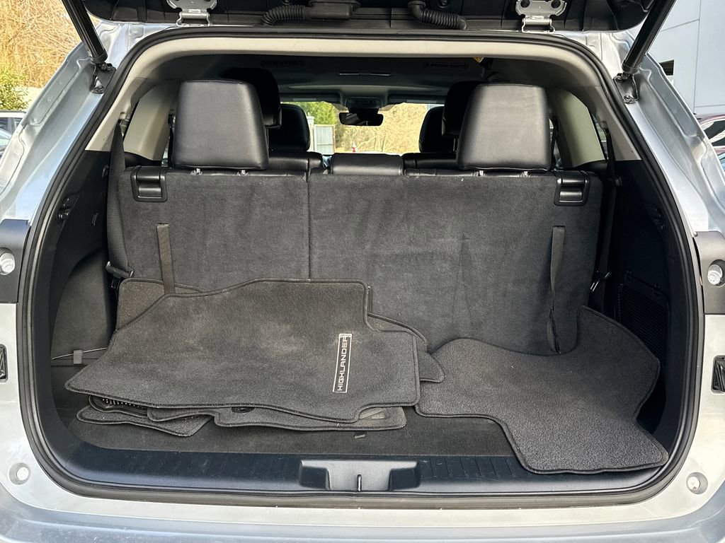 Used 2022 Toyota Highlander XLE image 6