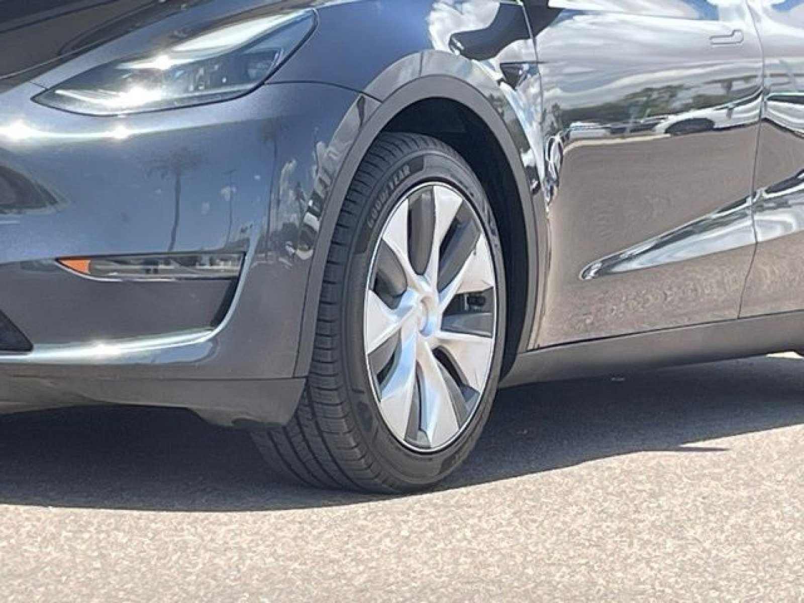 Used 2024 Tesla Model Y Long Range AWD/4WD image 19