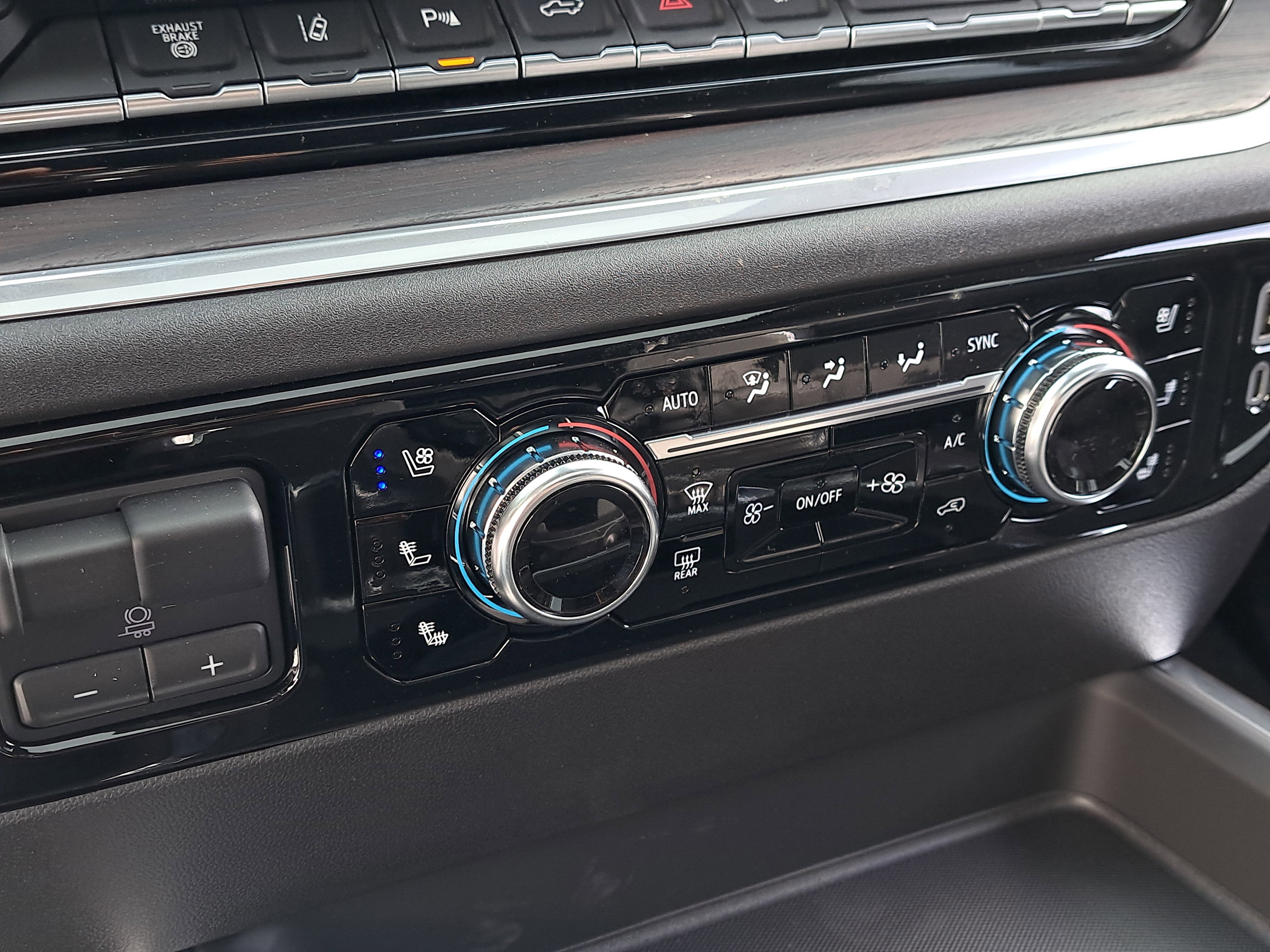 New 2025 GMC Sierra 2500 SLT w/ SLT Premium Package image 31