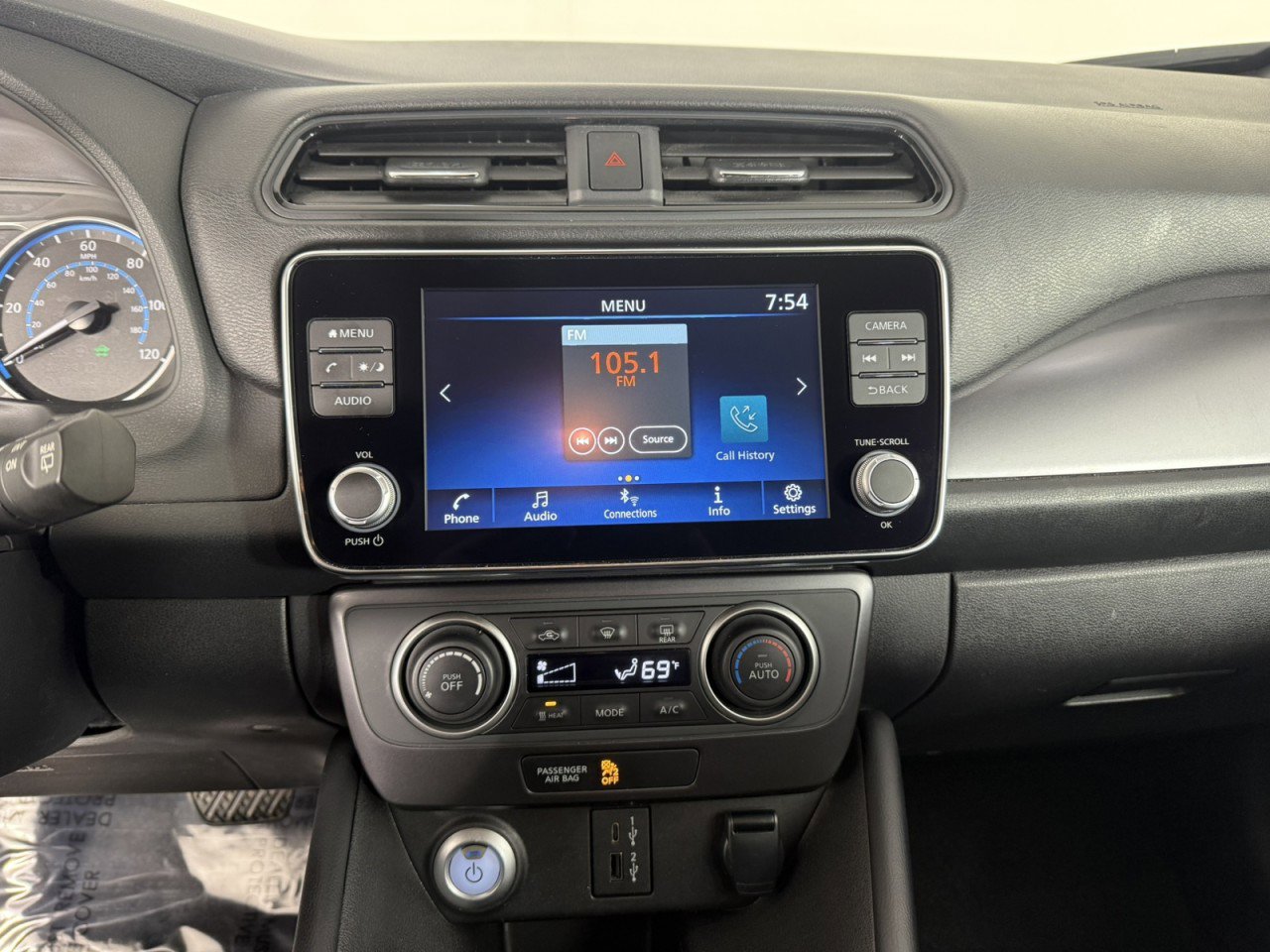 Used 2024 Nissan Leaf S image 18