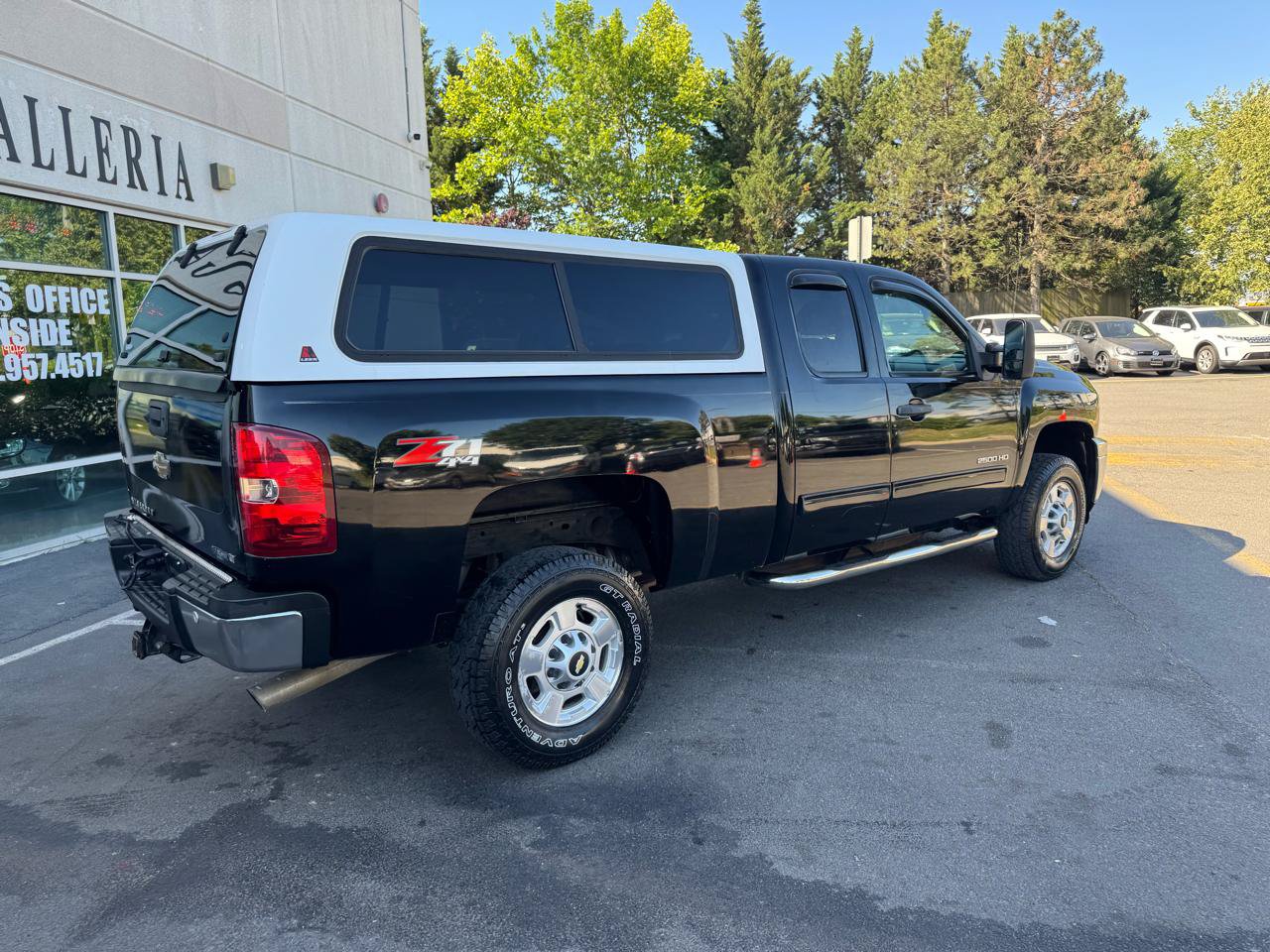 Used 2011 Chevrolet Silverado 2500 LT w/ Interior Plus Package AWD/4WD image 4