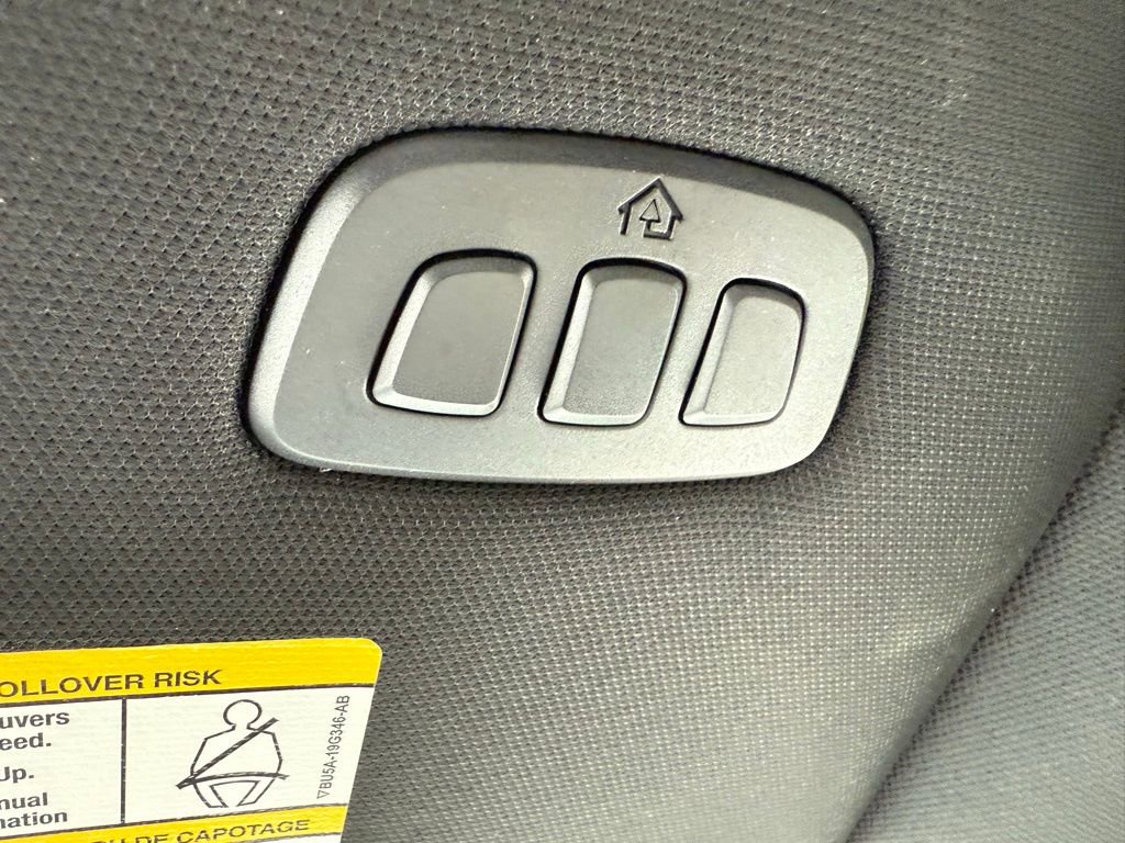 Used 2023 Ford F150 Lightning Lariat image 28