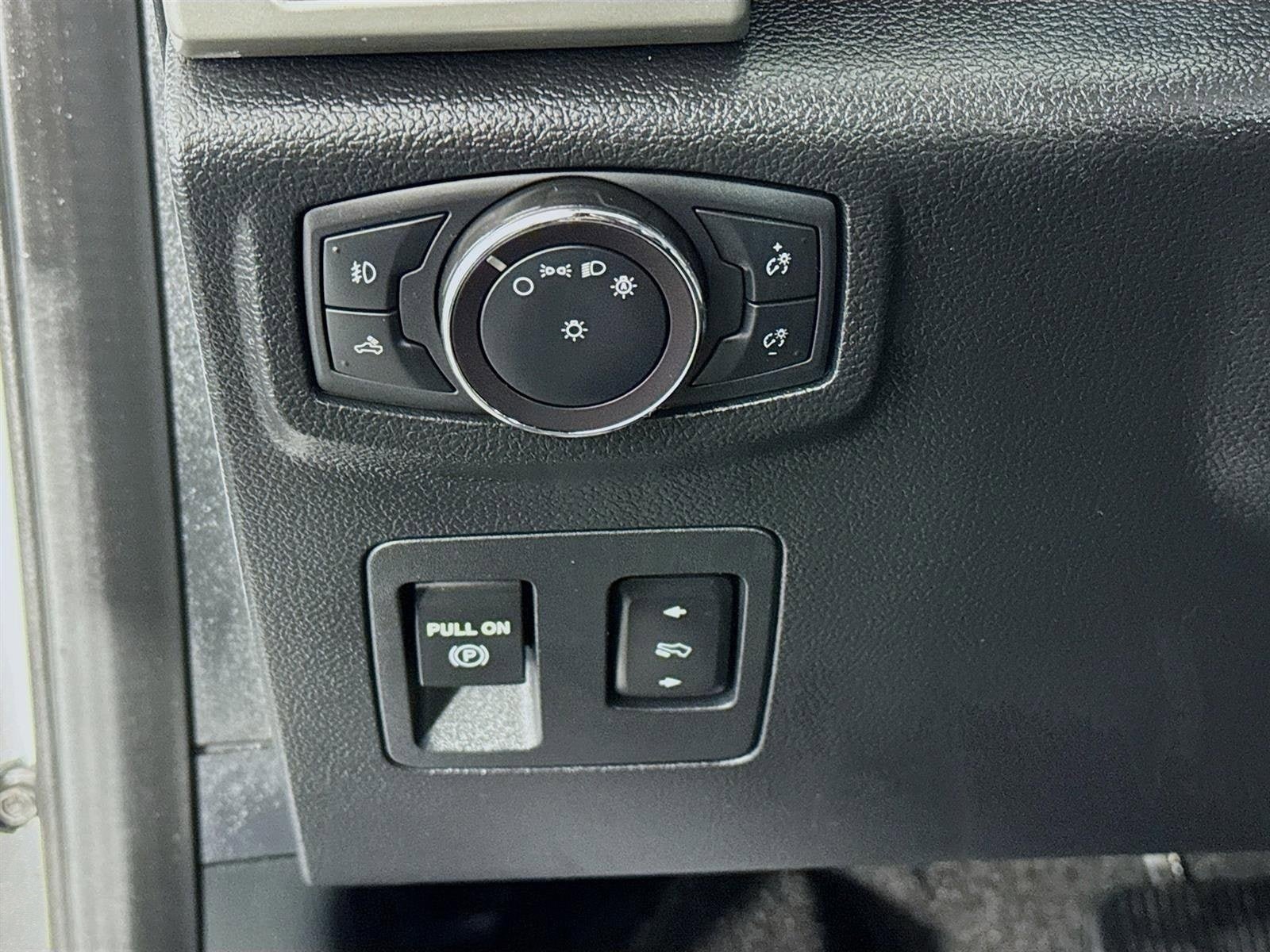Used 2019 Ford F150 Lariat w/ Equipment Group 502A Luxury AWD/4WD image 10