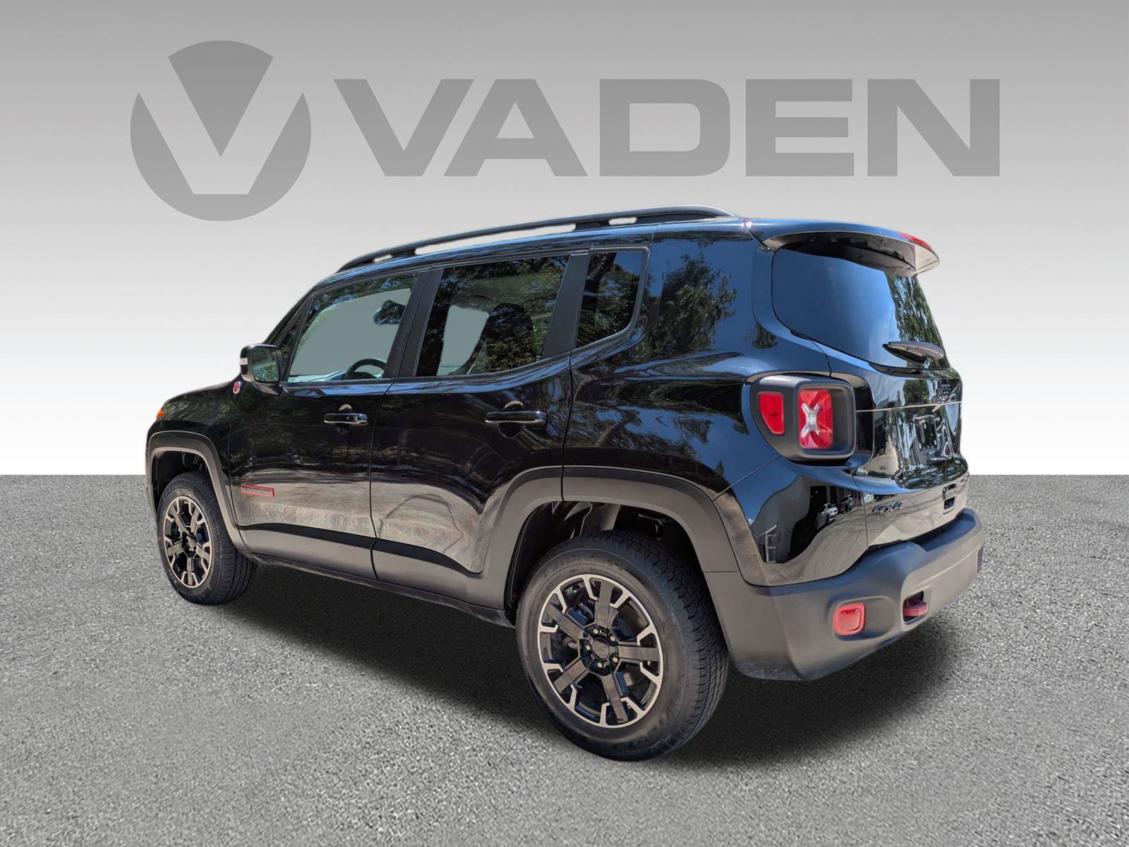 Used 2023 Jeep Renegade Trailhawk w/ Trailhawk Elite Group AWD/4WD image 25
