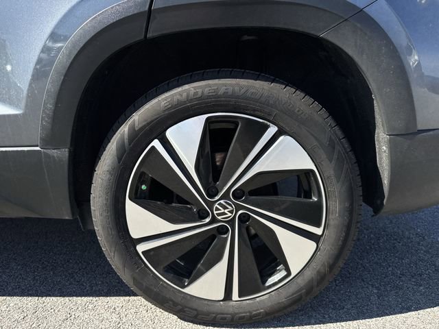 Used 2024 Volkswagen Taos SE w/ Panoramic Sunroof Package AWD/4WD image 32