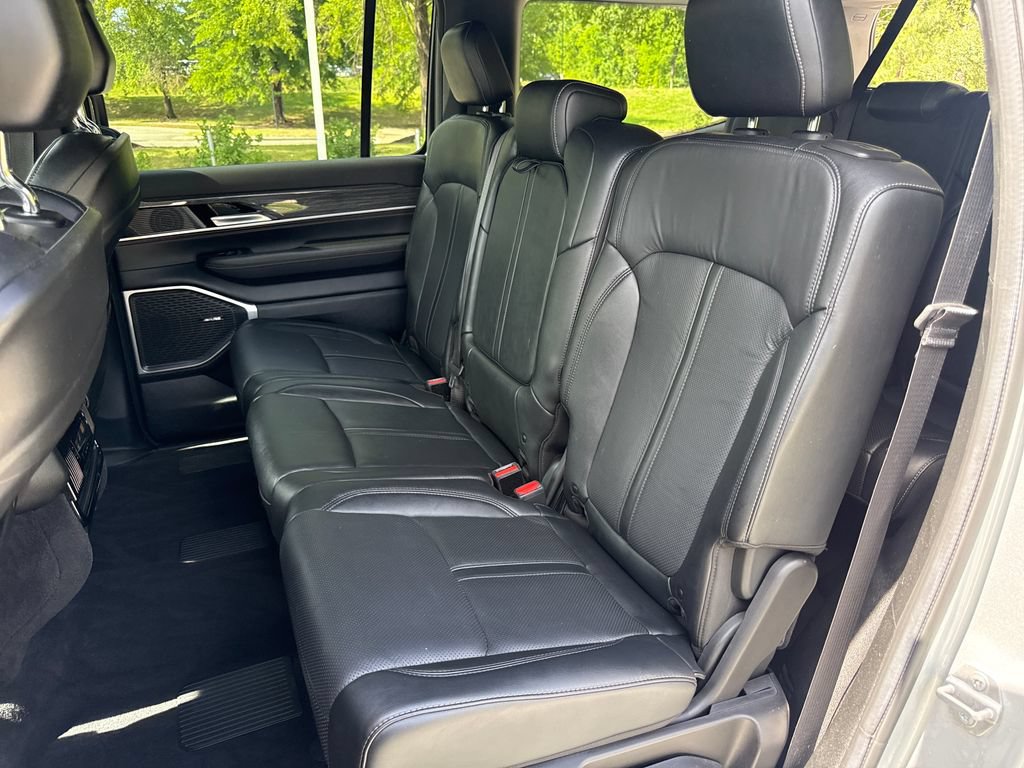 Used 2022 Jeep Wagoneer Series II AWD/4WD image 32