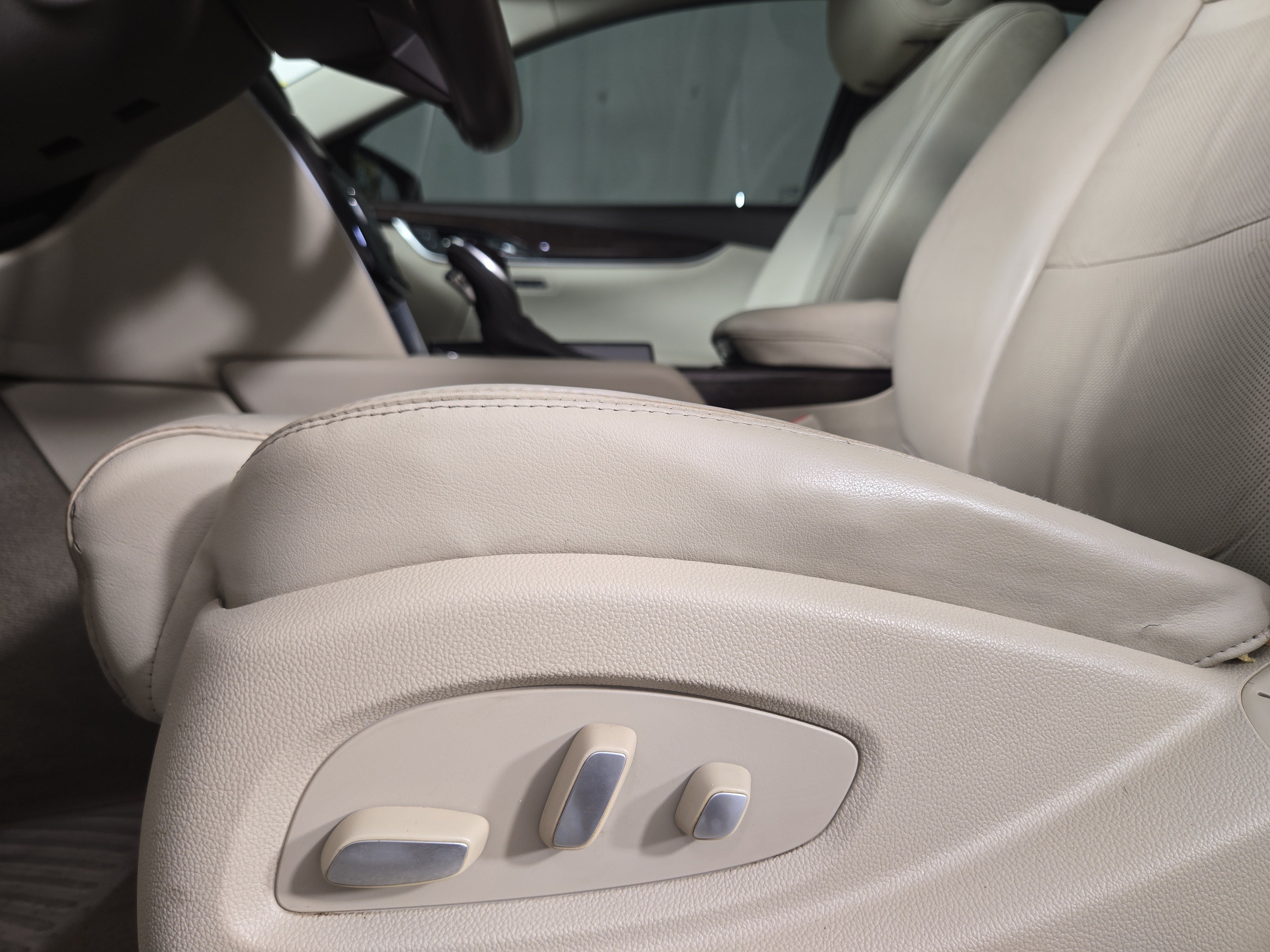Used 2016 Cadillac XTS Luxury w/ Driver Awareness Package FWD image 31