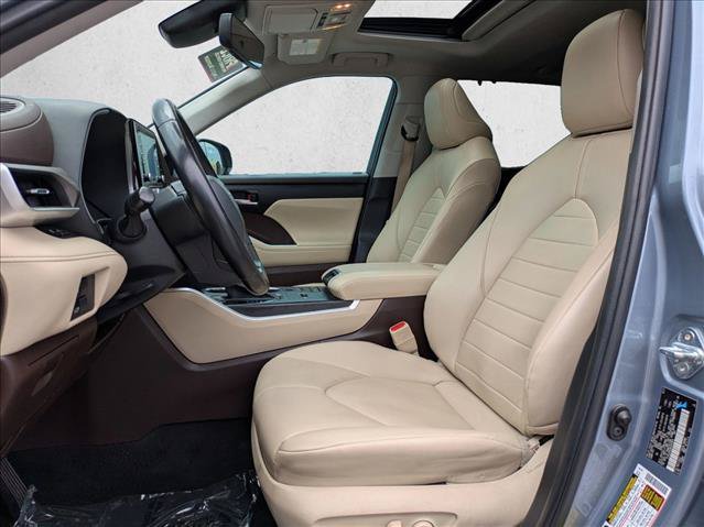 Used 2022 Toyota Highlander XLE FWD image 17