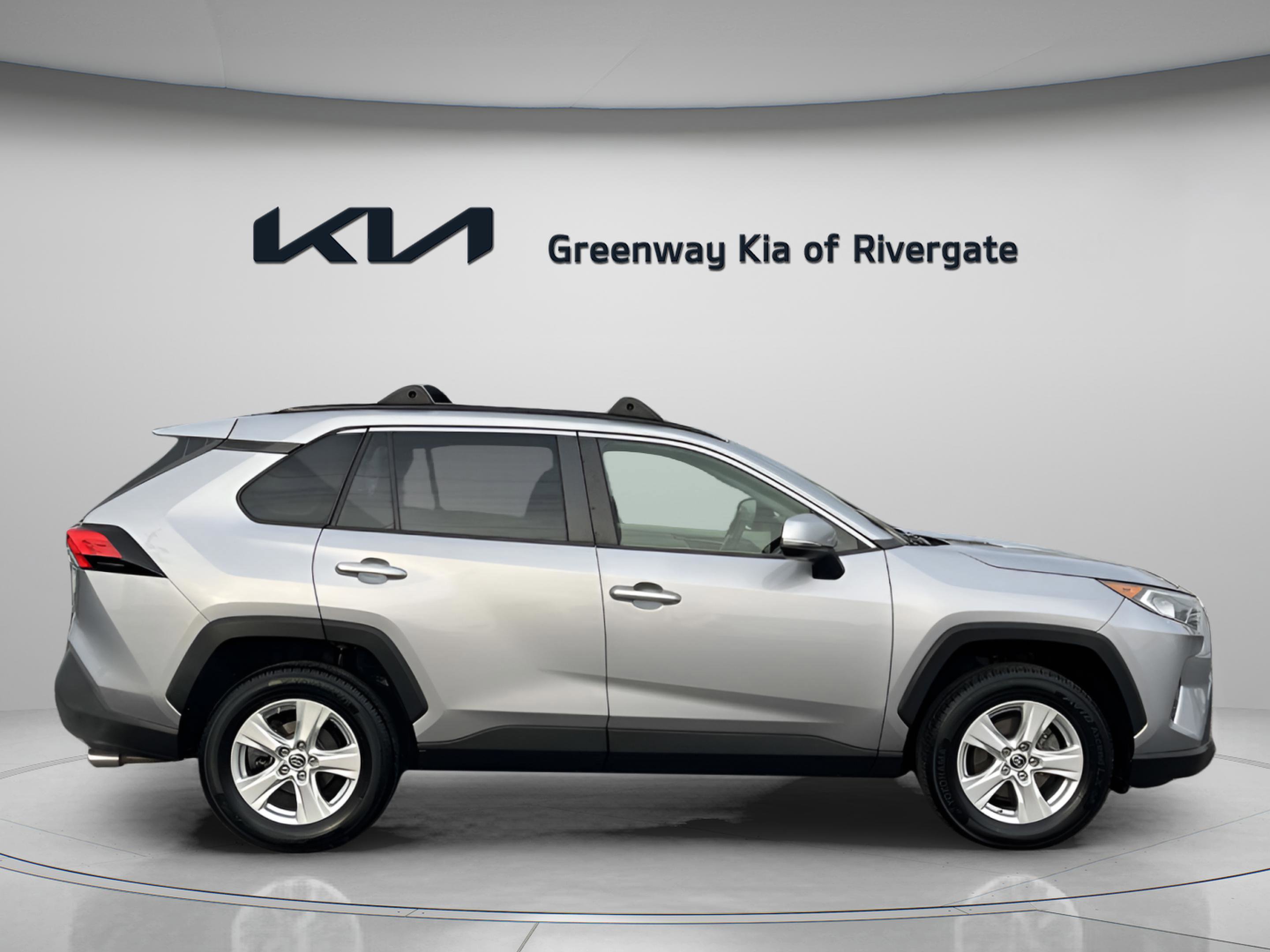 Used 2019 Toyota RAV4 XLE w/ Phone Cable & Charge Package image 8