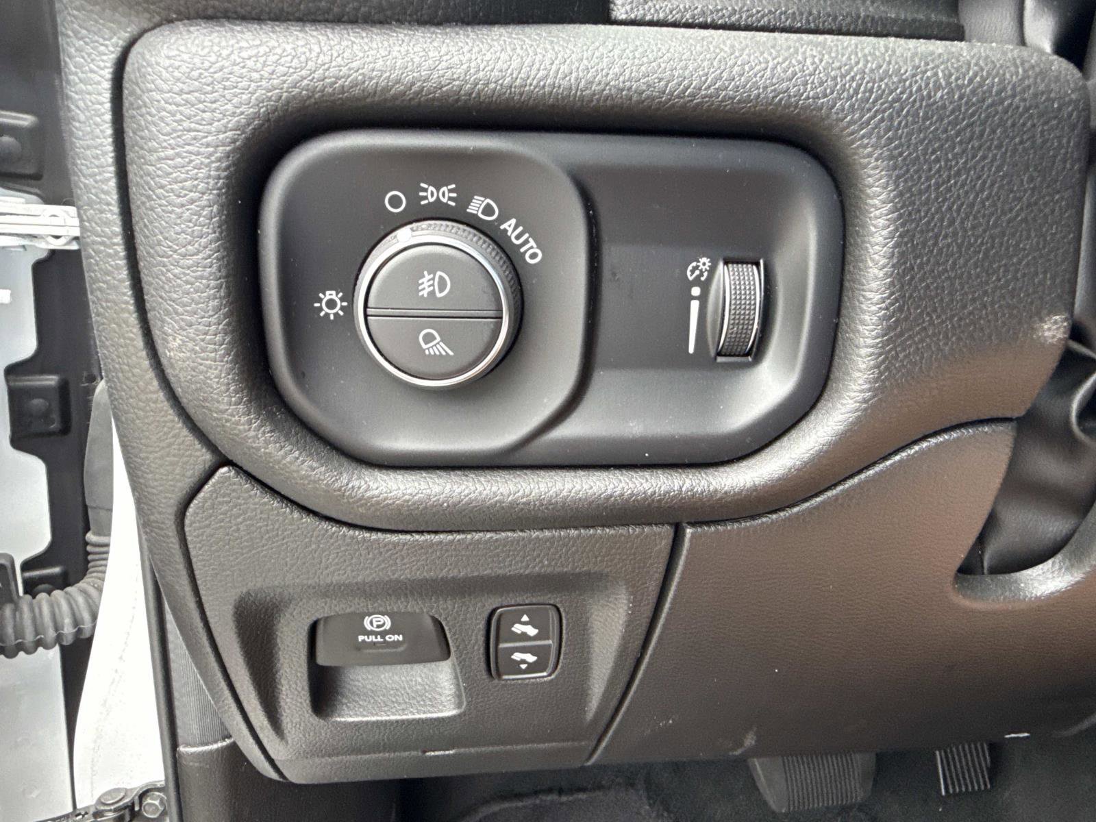 Used 2023 RAM 1500 Big Horn AWD/4WD image 30