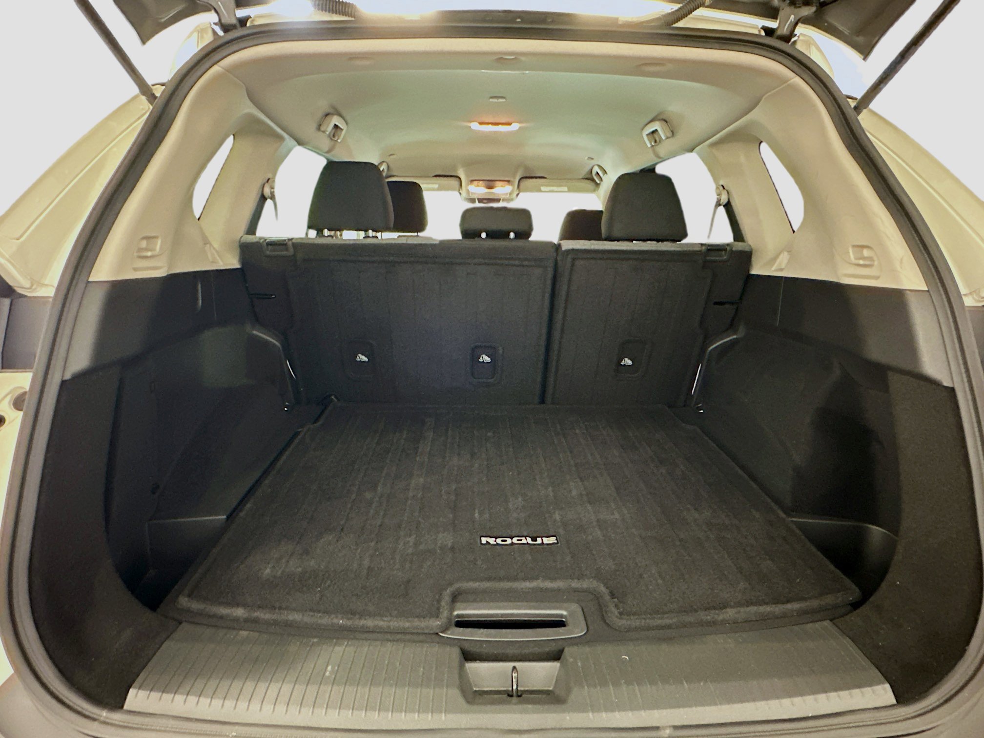 Used 2023 Nissan Rogue SV image 29