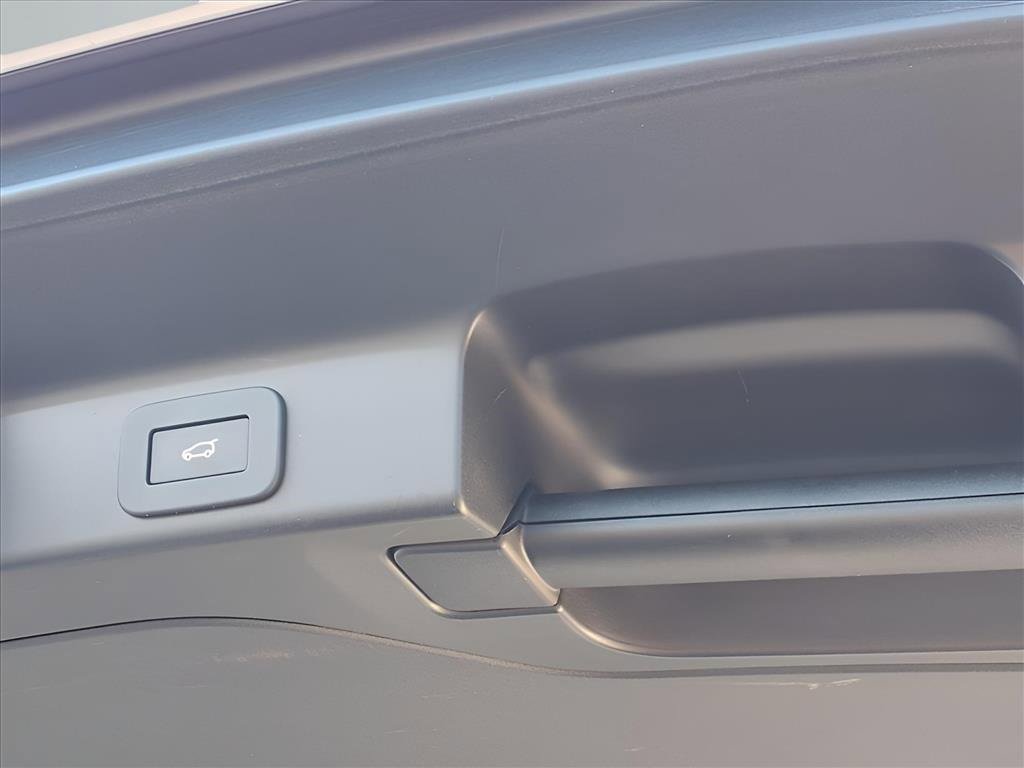 Used 2025 Jaguar F-PACE R-Dynamic S image 27