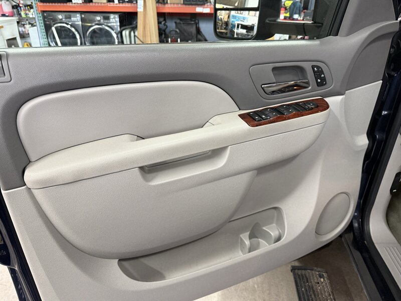 Used 2010 Chevrolet Silverado 2500 LTZ w/ Convenience Package AWD/4WD image 17