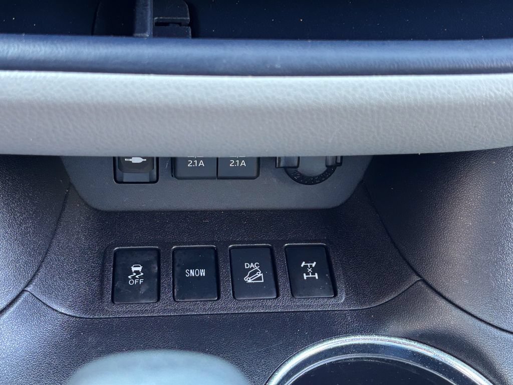 Used 2019 Toyota Highlander Plus AWD/4WD image 39